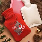красный щенок Санта Клаус связал бутылки с водой крышек горячие для продвижения зимы теплого